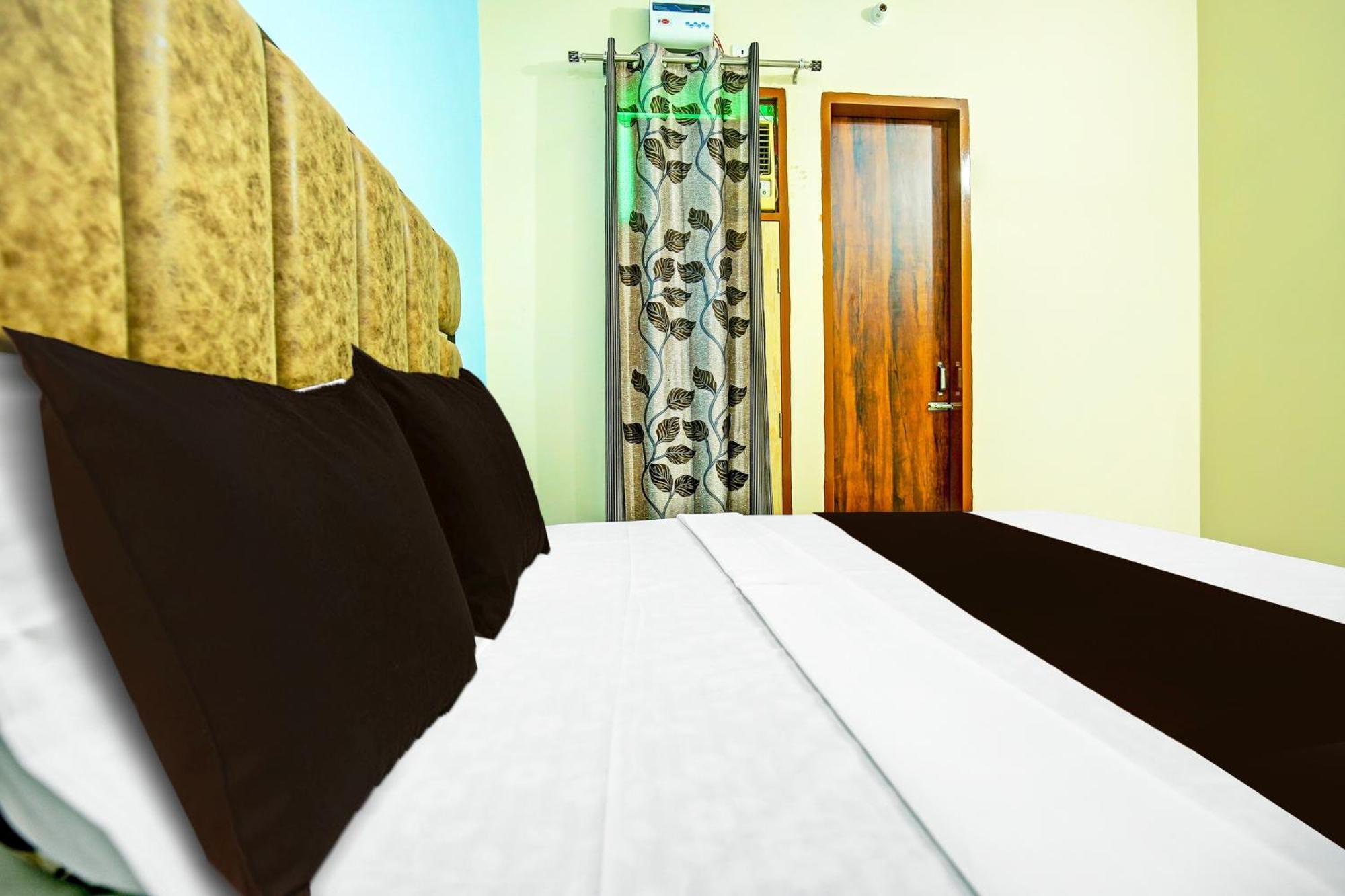 Super Hotel O Sirsa Hotel & Guest House Bagian luar foto