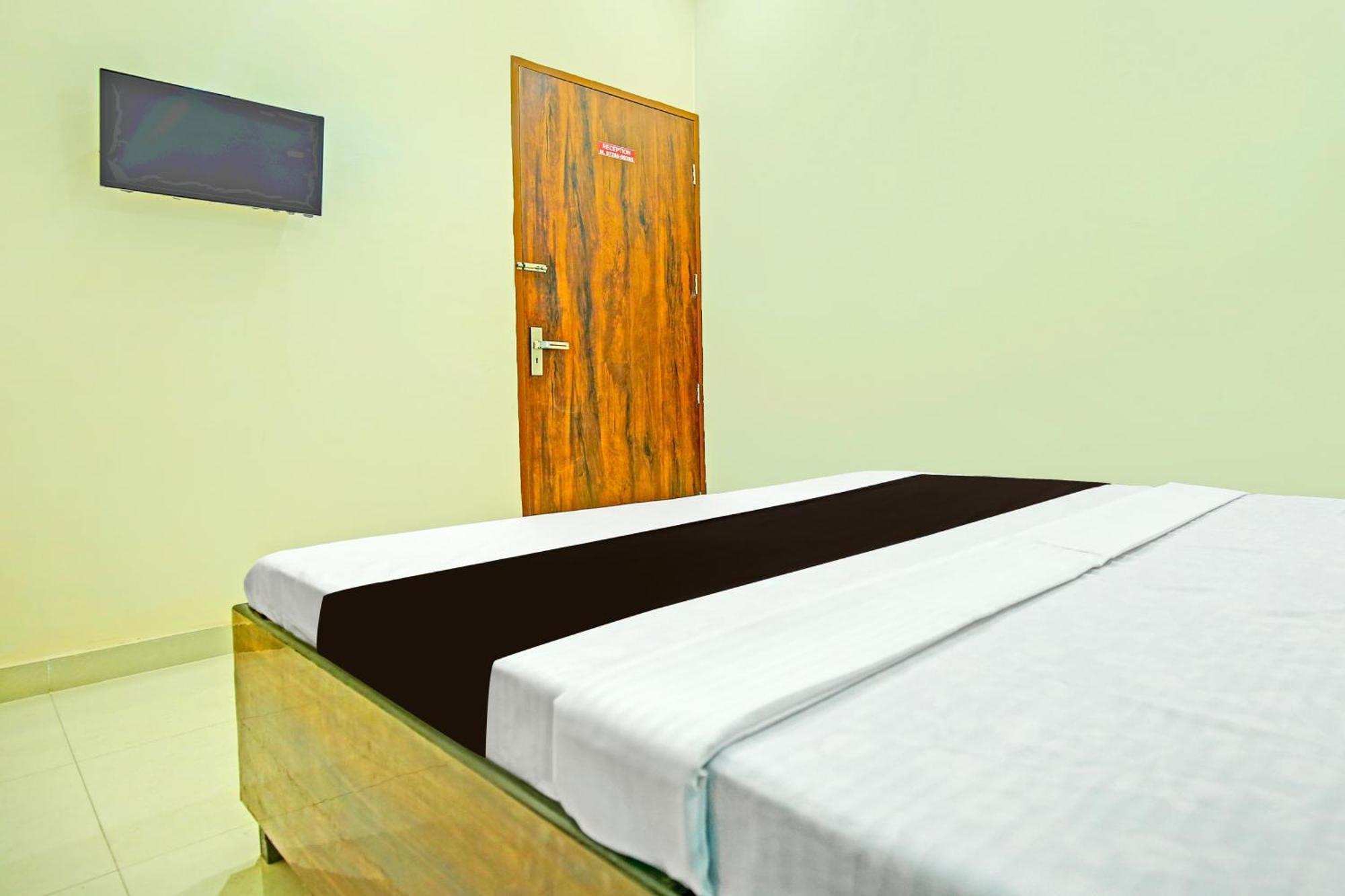 Super Hotel O Sirsa Hotel & Guest House Bagian luar foto