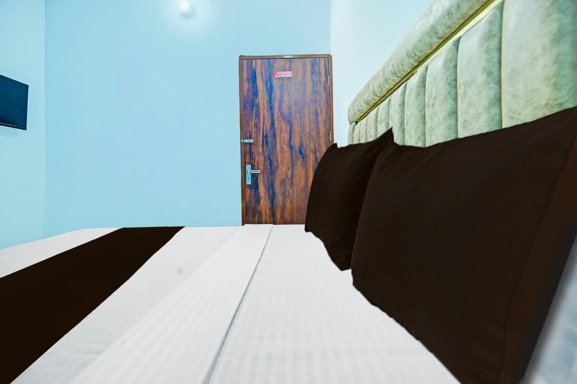 Super Hotel O Sirsa Hotel & Guest House Bagian luar foto