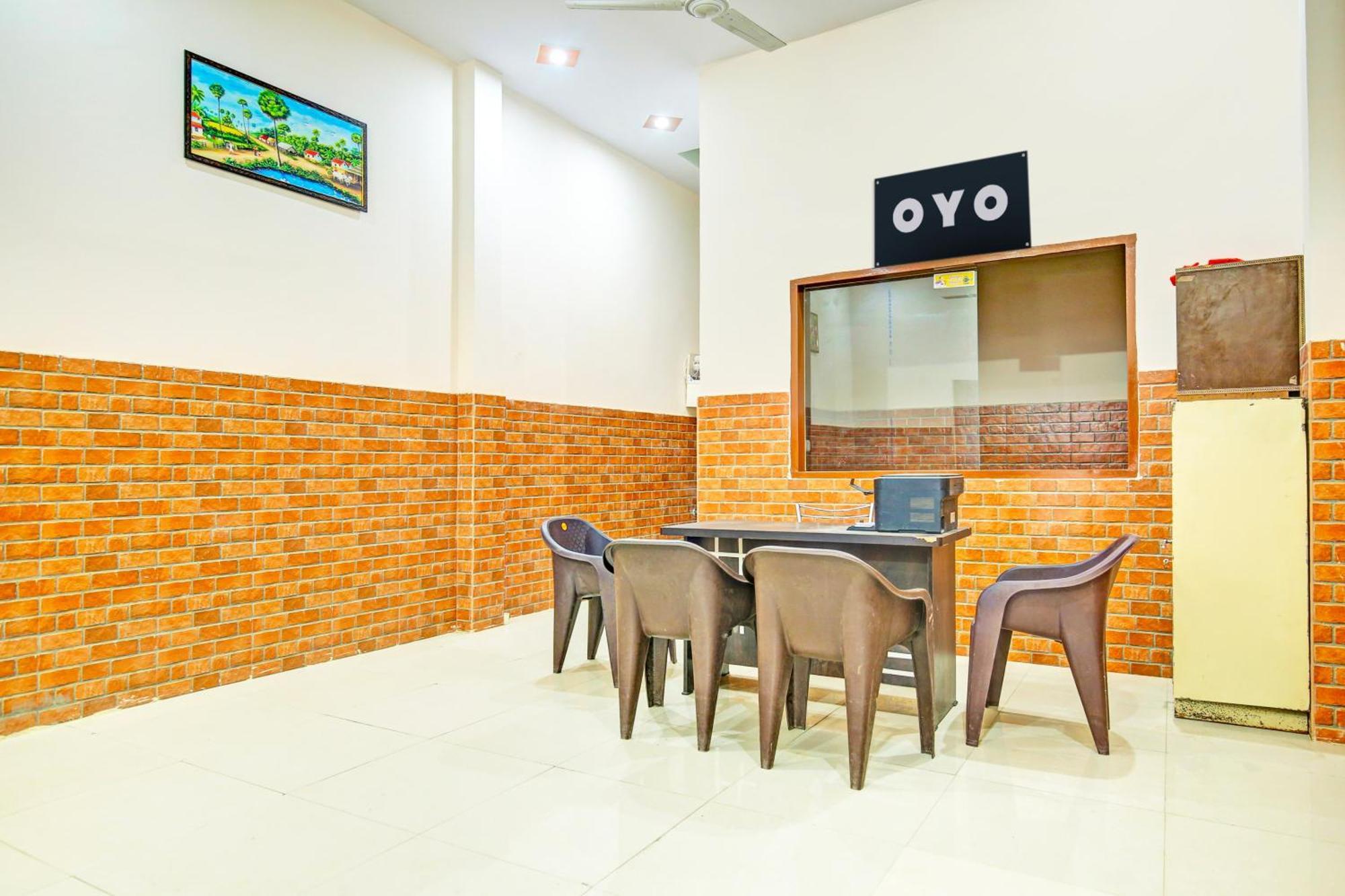 Super Hotel O Sirsa Hotel & Guest House Bagian luar foto